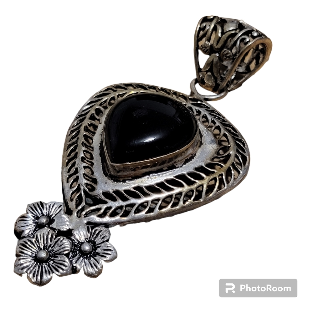 Vintage silver plated pendant black stone flower accent - Picture 3 of 5